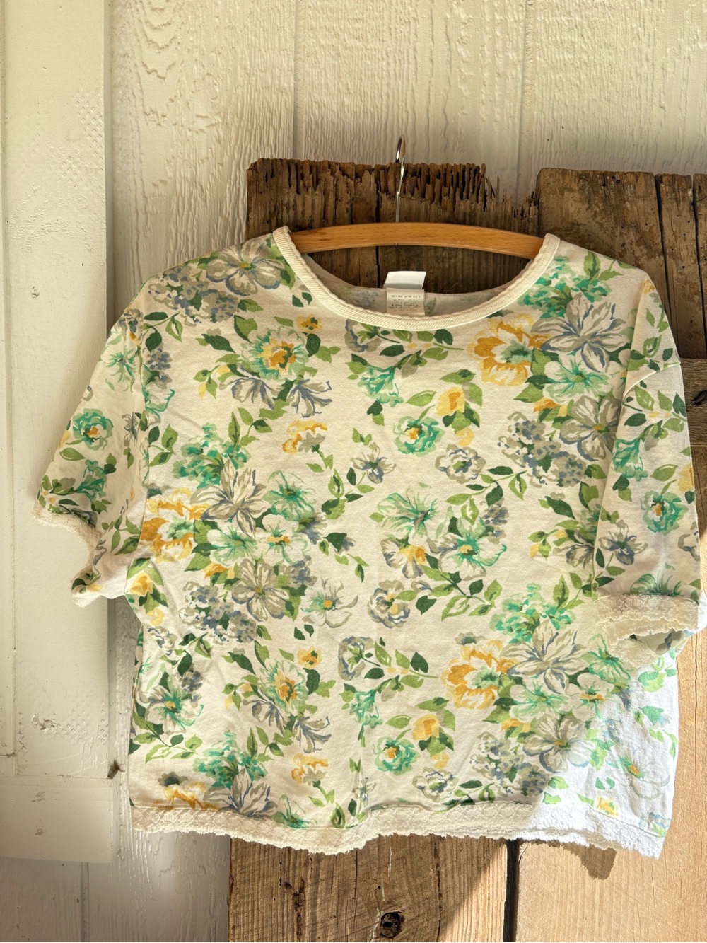 Vintage Women’s Floral Short Sleeve Top in Cream with Green & Yellow Print
